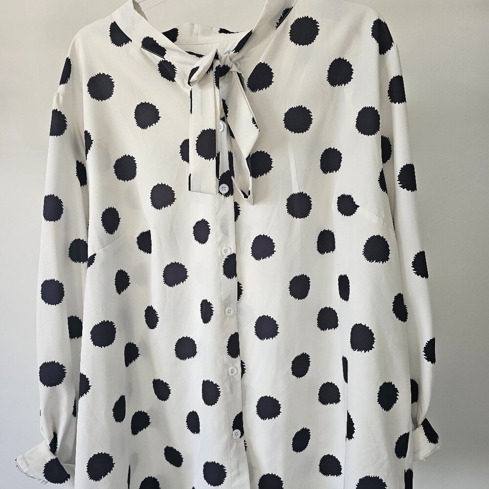 SHEIN Curve Abstract Polka-Dot Blouse